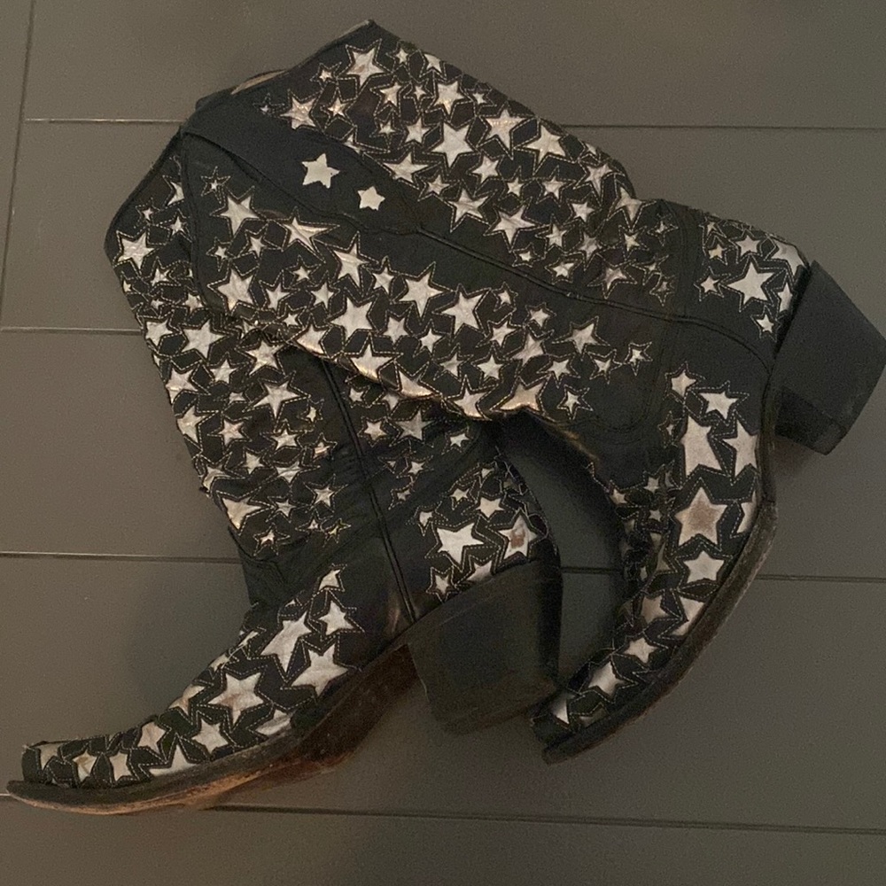 Star print cowboy boots